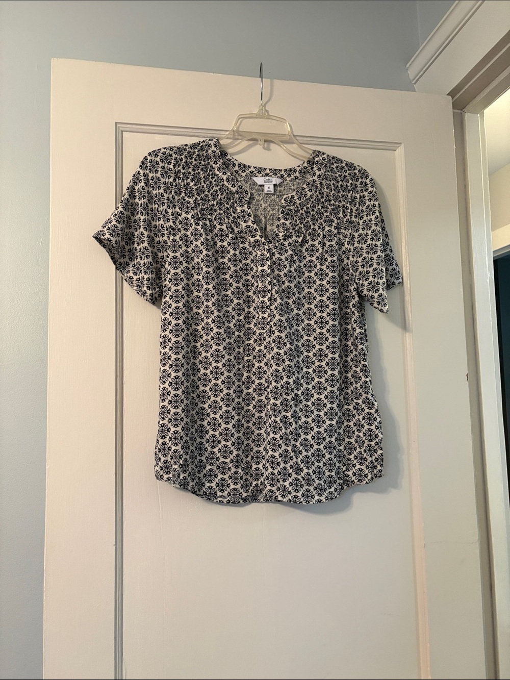 Women’s Black & White Floral Short Sleeve Blouse